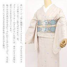 画像をギャラリービューアに読み込む, 洗える着物 単衣 東レシルック 小紋 お仕立て上がり ベージュ地 四葉と小花 薄ベージュ