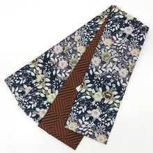 画像をギャラリービューアに読み込む, 《創世舎》 リバーシブル半巾帯 長尺 東レシルック素材 黒地に八重桜/茶色に斜め組格子 ブラウン