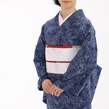 画像をギャラリービューアに読み込む, 《創世舎》 リバーシブル半巾帯 長尺 東レシルック素材 白銀地にピンクライン 紅葉桜葵菊桐梅 / グレー 斜め市松格子