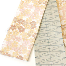 画像をギャラリービューアに読み込む, 《創世舎》 リバーシブル半巾帯 長尺 東レシルック素材 薄ベージュ地に桜づくし/サンドベージュに幾何学