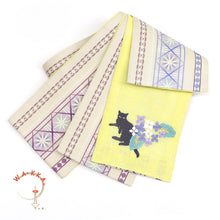 画像をギャラリービューアに読み込む, 半巾帯 《WAKKA》 麻 刺繍帯 切子模様×イエローにあじさい猫(イエロー)