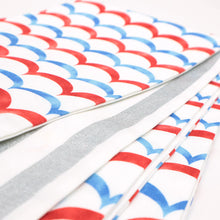 画像をギャラリービューアに読み込む, 半巾帯 《きはる-Kiharu-》白地に赤 青 波柄×ホワイト シルバー ボーダー