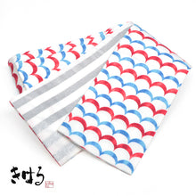 画像をギャラリービューアに読み込む, 半巾帯 《きはる-Kiharu-》白地に赤 青 波柄×ホワイト シルバー ボーダー