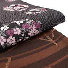 画像をギャラリービューアに読み込む, 《創世舎》 リバーシブル半巾帯 長尺 東レシルック素材 黒地 紫 紗綾型 梅花 花の輪 パープル / ブラウン 変わり縞 やぶれ麻の葉