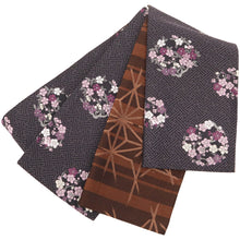画像をギャラリービューアに読み込む, 《創世舎》 リバーシブル半巾帯 長尺 東レシルック素材 黒地 紫 紗綾型 梅花 花の輪 パープル / ブラウン 変わり縞 やぶれ麻の葉
