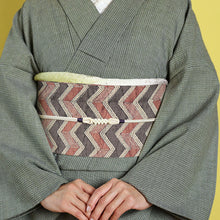 画像をギャラリービューアに読み込む, 《ギャラリー凛》タッサーシルク カンタ刺子 手織り・型染め ブラウンと赤茶のシェブロン柄 名古屋帯