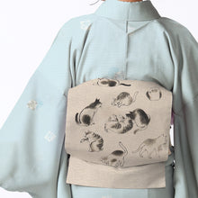 画像をギャラリービューアに読み込む, 京袋帯《召しませ華》お仕立て上がり 全通お太鼓柄 ベージュに墨絵風 猫の集会(墨猫)