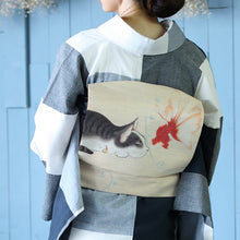 画像をギャラリービューアに読み込む, 京袋帯 《wakka》 お仕立て上がり 全通お太鼓柄 麻 近江の麻 ベージュ地 猫と金魚 はつ恋 ベージュ