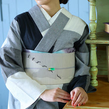 画像をギャラリービューアに読み込む, 麻 帯 京袋帯 白《召しませ華》お仕立て上がり 京袋帯 染め帯 全通お太鼓柄 ホワイトグレー 地球の裏側 白くま ペンギン ホワイト