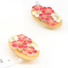 画像をギャラリービューアに読み込む, 帯留め 透かし彫り 立体デザイン 楕円に梅の花 紅白梅花 ピンク ホワイト (桐箱入り)