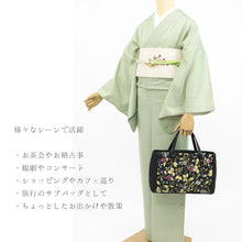 画像をギャラリービューアに読み込む, ハンドバッグ 《 岡重 》 底鋲付き 着物ハンドバッグ OKAJIMA 黒地に花唐草 優美な葡萄唐草文様 ( ブラック ) No.8