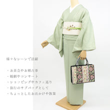 画像をギャラリービューアに読み込む, ハンドバッグ 《 岡重 》 底鋲付き 着物ハンドバッグ OKAJIMA ベージュに縦縞 更紗縞文様の気品 ( ベージュ ) No.6