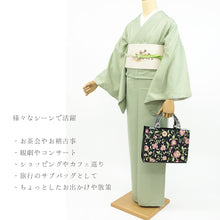 画像をギャラリービューアに読み込む, ハンドバッグ 《 岡重 》 底鋲付き OKAJIMA 黒地に華やぐ更紗花唐草文様 ( ブラック ) No.5