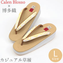 画像をギャラリービューアに読み込む, 草履 カレンブロッソ CalenBlosso《菱屋》 レディース 女性 カジュアル ビブラムソール 本場筑前博多織 白地にイエロー 花柄 鼻緒 カラシ〔Lサイズ 24.5〜25.5cm〕