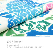 画像をギャラリービューアに読み込む, 注染 手ぬぐい 【kenema】夏の風物詩「雨宿りの出会い 50044」《kenema けねま》生成り/ベージュ/カエル/紫陽花/あじさい/梅雨/手拭い/てぬぐい