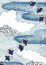 画像をギャラリービューアに読み込む, 手ぬぐい 梨園染め「霞に千鳥 1015」《戸田屋商店》白地/青/小鳥/手拭い/てぬぐい - ふだんきものハイムラヤ