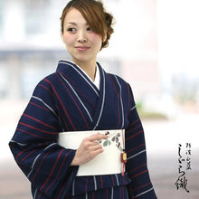 画像をギャラリービューアに読み込む, 阿波しじら織 着物 濃藍色地に白と赤のシンプル細縞 No.43 - ふだんきものハイムラヤ