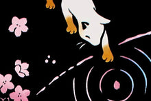 画像をギャラリービューアに読み込む, 手ぬぐい さくら「ねこも花見 51670」《kenema けねま》猫/ネコ/桜/春/黒地/手拭い/てぬぐい - ふだんきものハイムラヤ