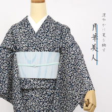 画像をギャラリービューアに読み込む, 《月華美人》東レセオアルファゆかた着物 反物 日本製 シワ加工 紺地 小花唐草 （ テツコン ）
