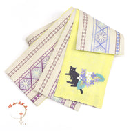 半巾帯 《WAKKA》 麻 刺繍帯 切子模様×イエローにあじさい猫（イエロー）
