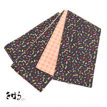 画像をギャラリービューアに読み込む, 《きはる-Kiharu-》黒地におしゃれ靴散らし × サーモンピンク地にベージュ水玉 リバーシブル半巾帯
