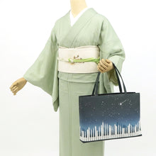 画像をギャラリービューアに読み込む, ハンドバッグ 《 召しませ華 》 夜空の摩天楼とピアノ トートバッグ Mid Blue Piano（ ネイビー ）
