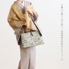 画像をギャラリービューアに読み込む, ストール 《 ギャラリー凛 》 型染め シルクショール 更紗柄 花柄 ベージュに菊唐草花 オレンジ
