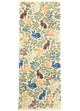 画像をギャラリービューアに読み込む, 手ぬぐい 梨園染め「うさぎに椎の実(緑) 1054-G」《戸田屋商店》約37×98cm ベージュ地／グリーン／ウサギ／兎／秋／てぬぐい
